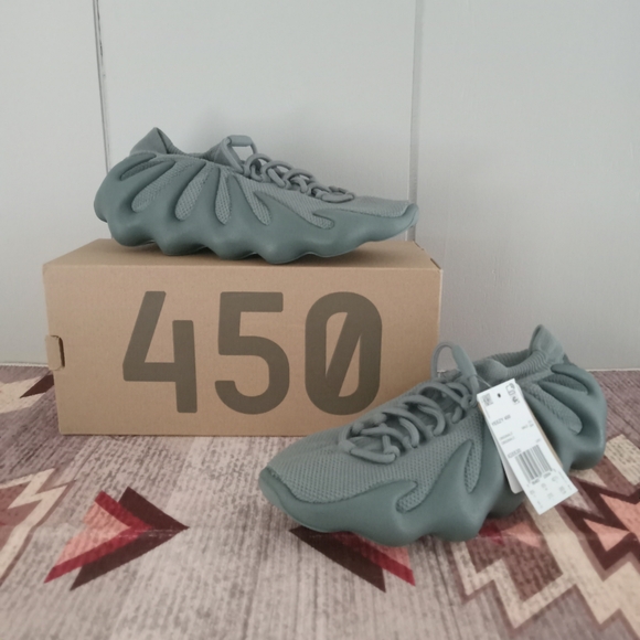 NWT ADIDAS YEEZY 450 SNEAKERS SIZE 9